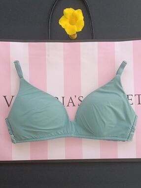 Victoria's Secret Smooth Light Teal Wireless Bra Size34A